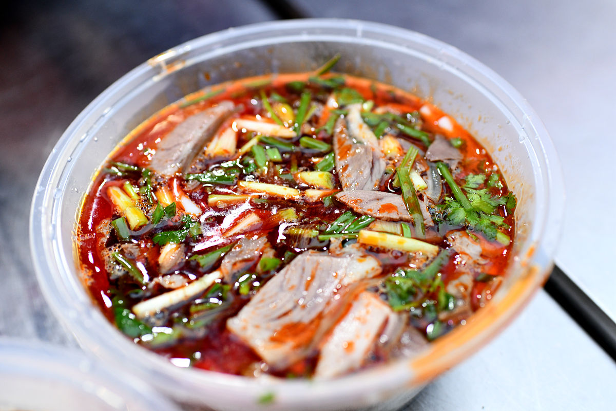 贵阳美食：探寻贵州省会独具特色的味蕾之旅