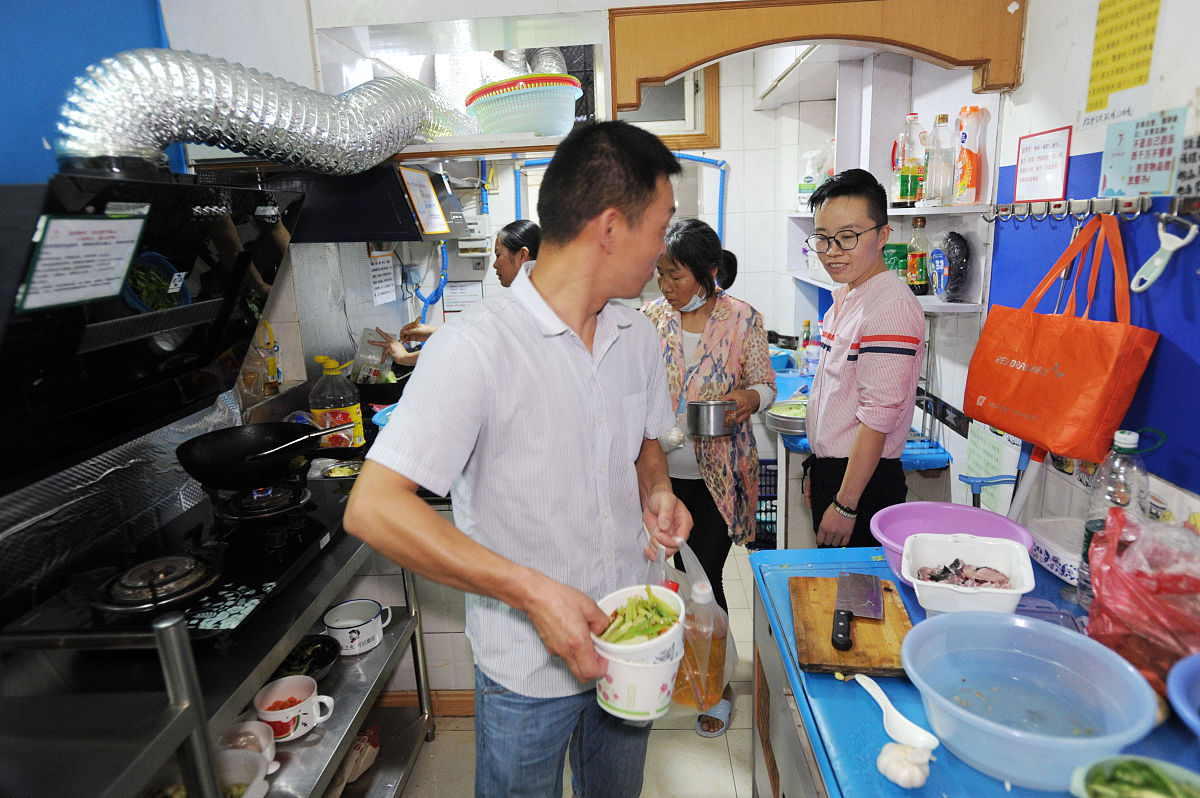 暑假实践中关于在公司里和同学们食材选购、厨房烹饪、餐后处理、卫生保洁的思想感悟