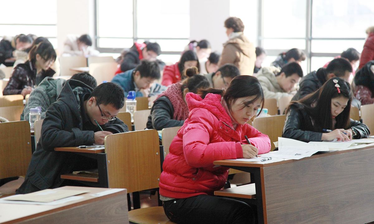 如今尝试参加研究生入学考试的人数正在增加。你会加入这支队伍吗？为什么？用大约150字写一篇文章以表明您的意图并给出您的理由。您可以享受为文章命名的自由。