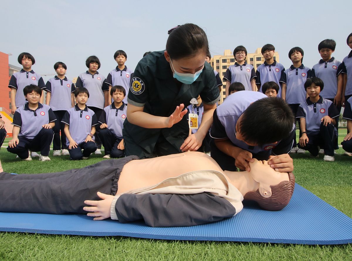 抢救心肺复苏照片起名