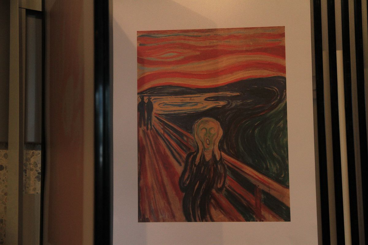翻译Some works of art even those that do not appear realistic appear to faithfully recordparticular natural phenomena Edvard Munch’s The Scream 1893 for example isargued to depict nacreous clouds 1 Vinc