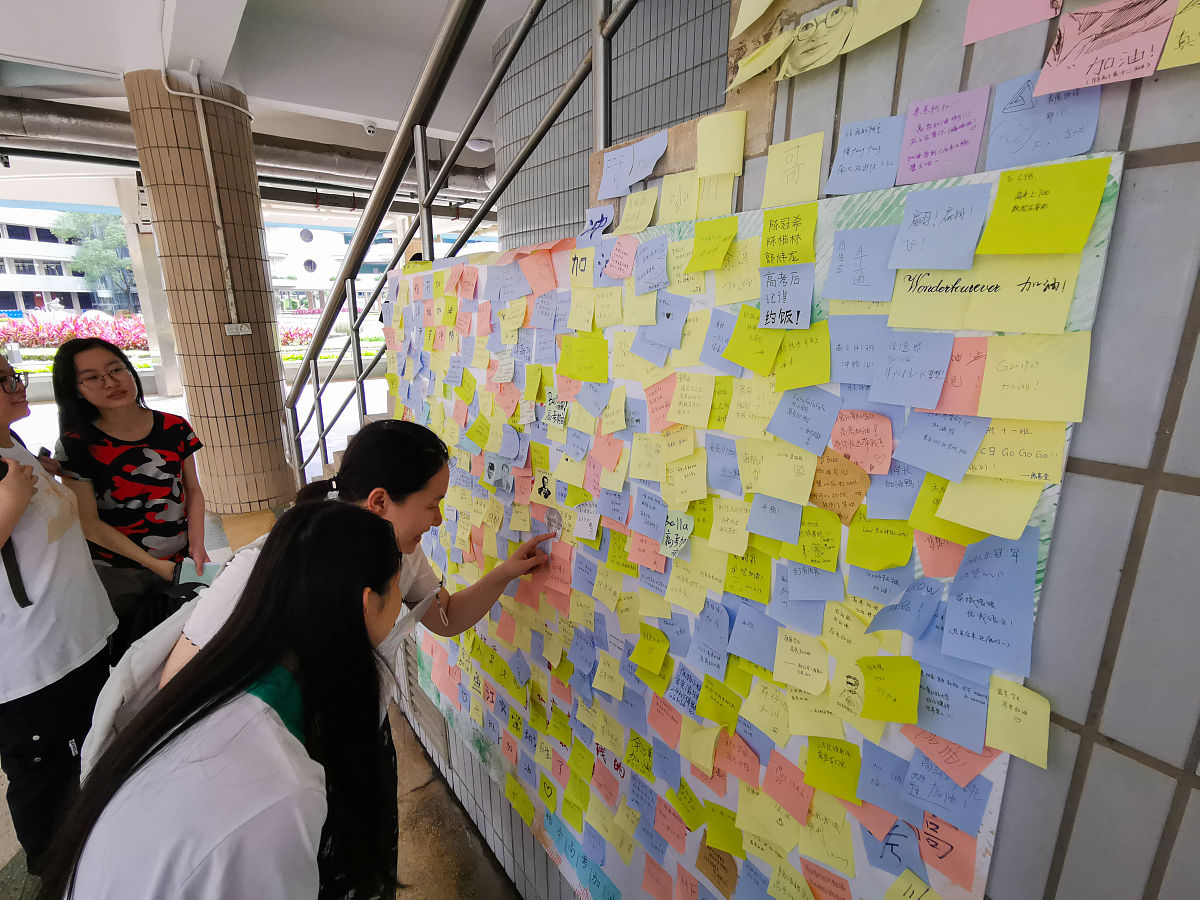 human 校园表白墙广告贴收费明细;