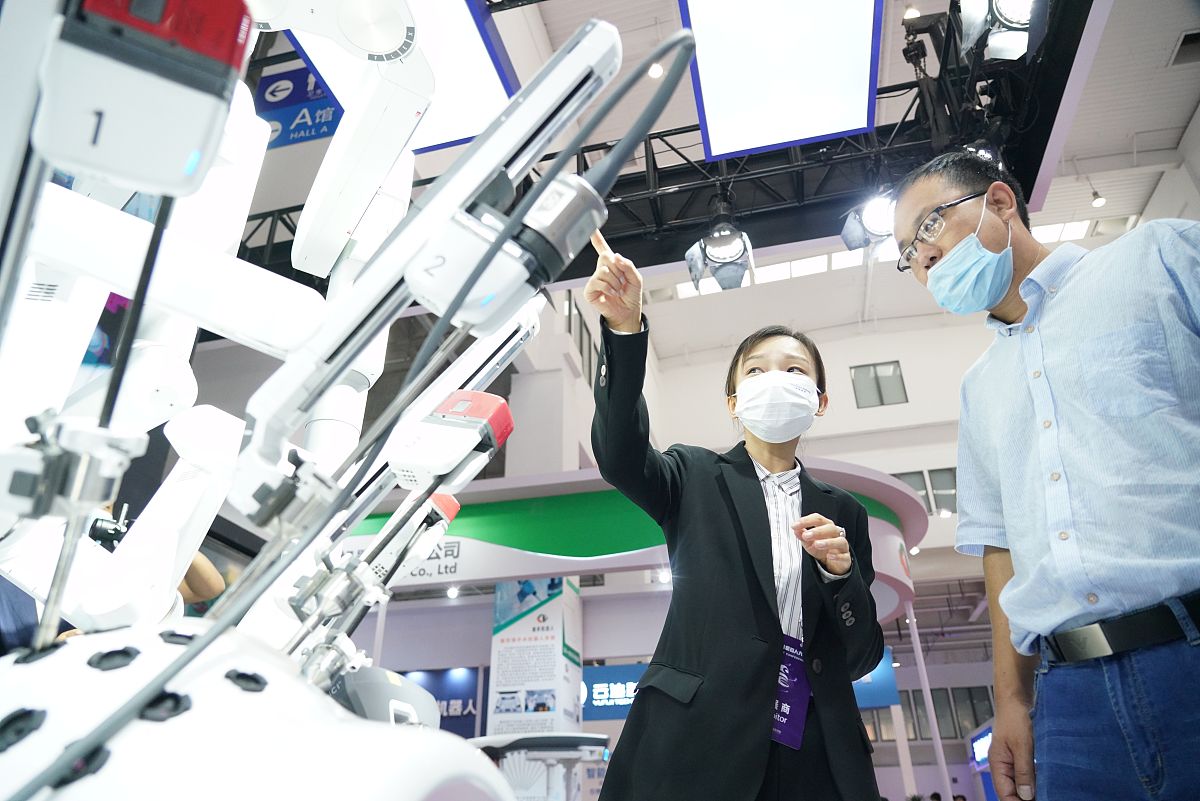 外科未来展望：微创、精准、智能化治疗趋势