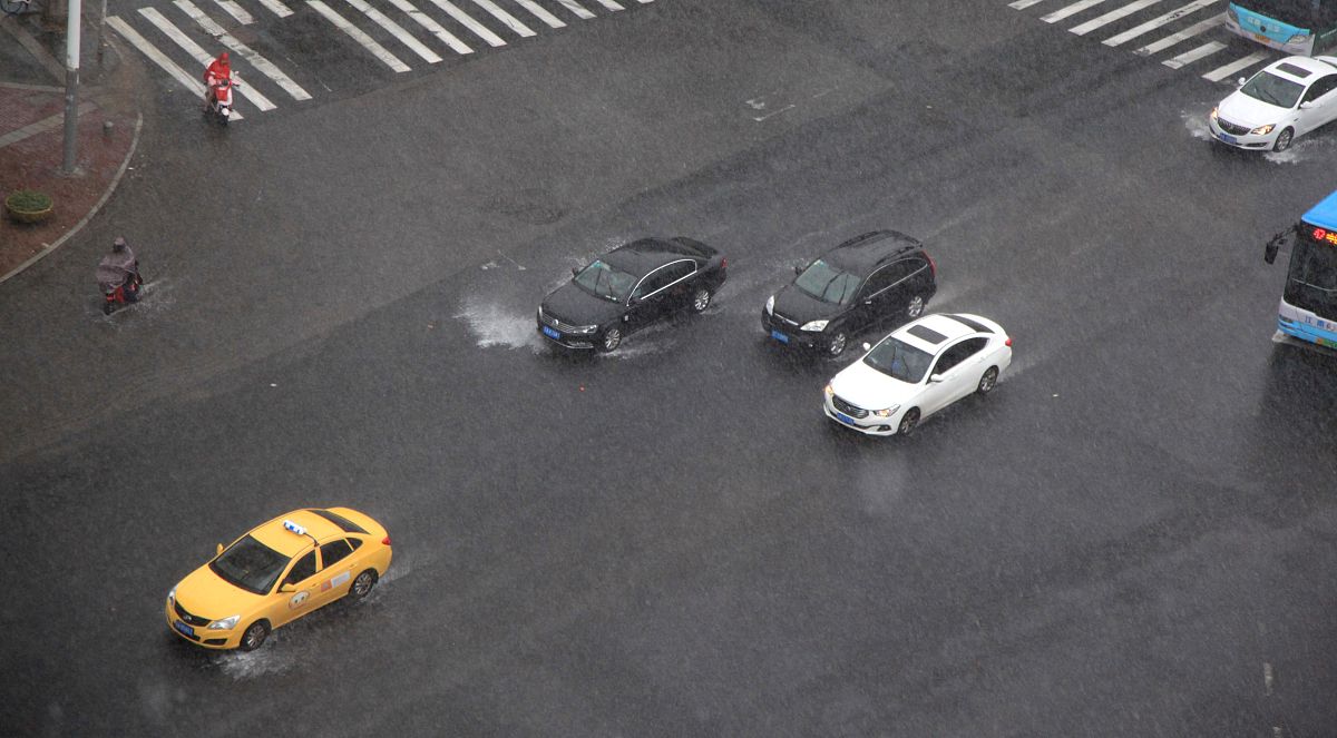 汽车越界行驶是什么意思