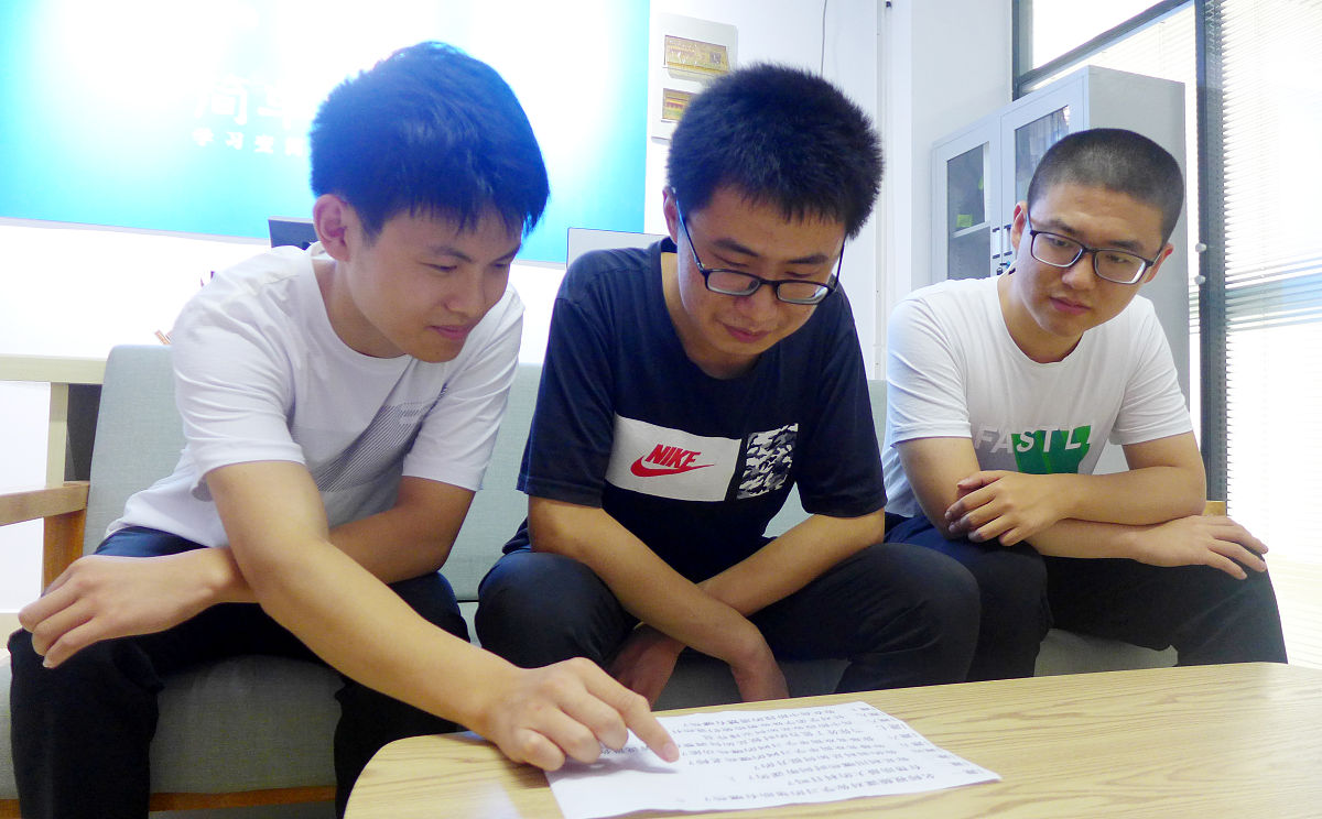 高中生典范：王明 - 学习、爱好和社会责任的完美结合