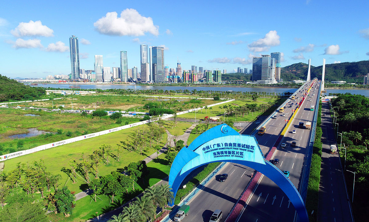 列举一些关于南沙金融发展的八字口号包括立足湾区、协同港澳、面向世界、金融发展、深化金融创新、投资南沙、在南沙集聚、开放合作、经济发展、共同繁荣。