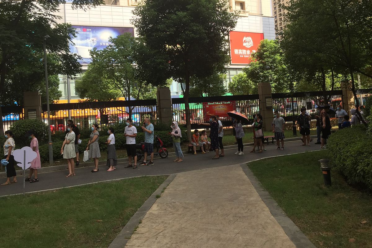 济南创高：海那城国际美食街花箱维护保养，品质保证 服务无止境