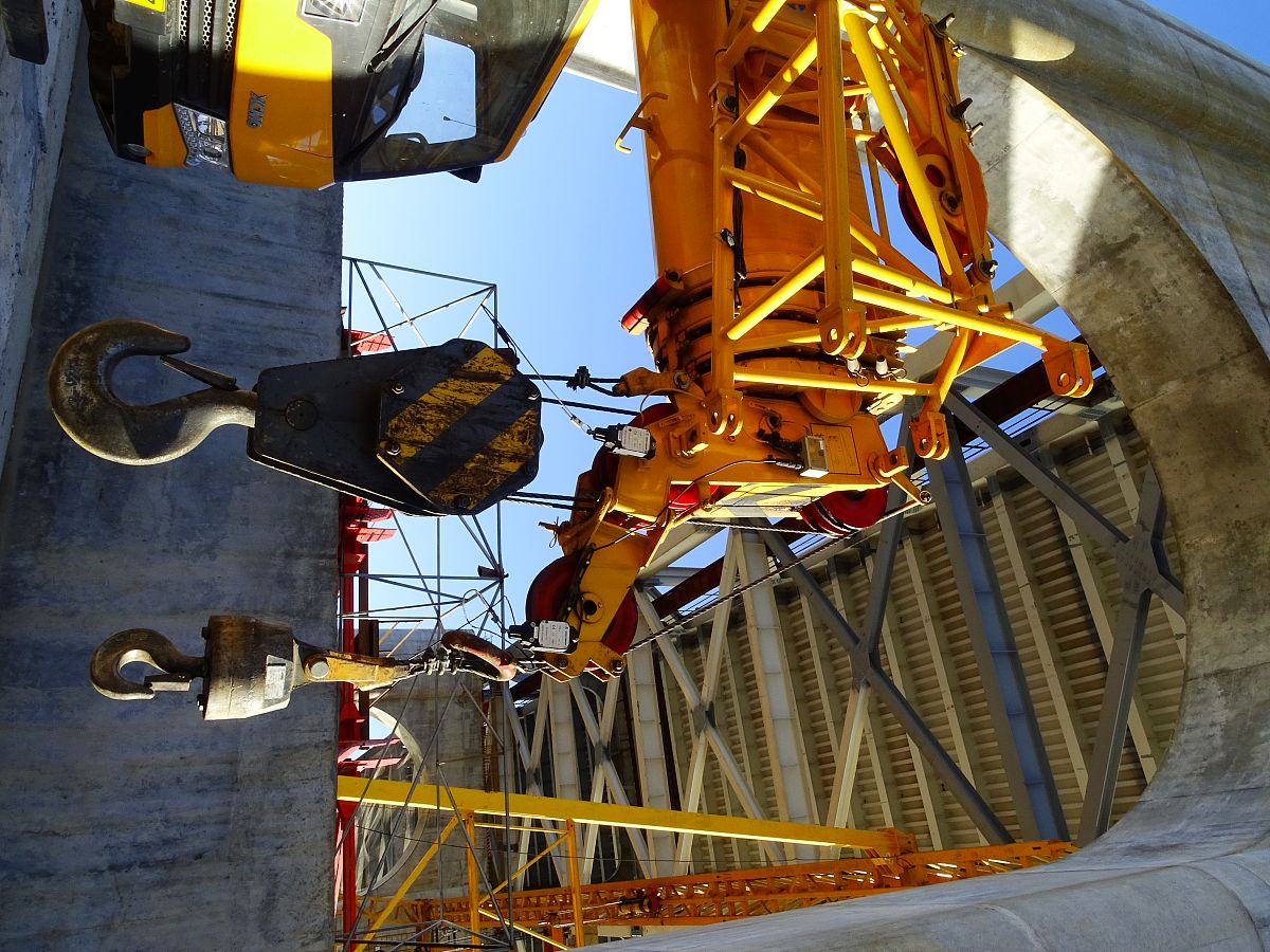用卷杨机从山下运送物料到山上有什山下到山上有300米怎样才能把混凝土运上去