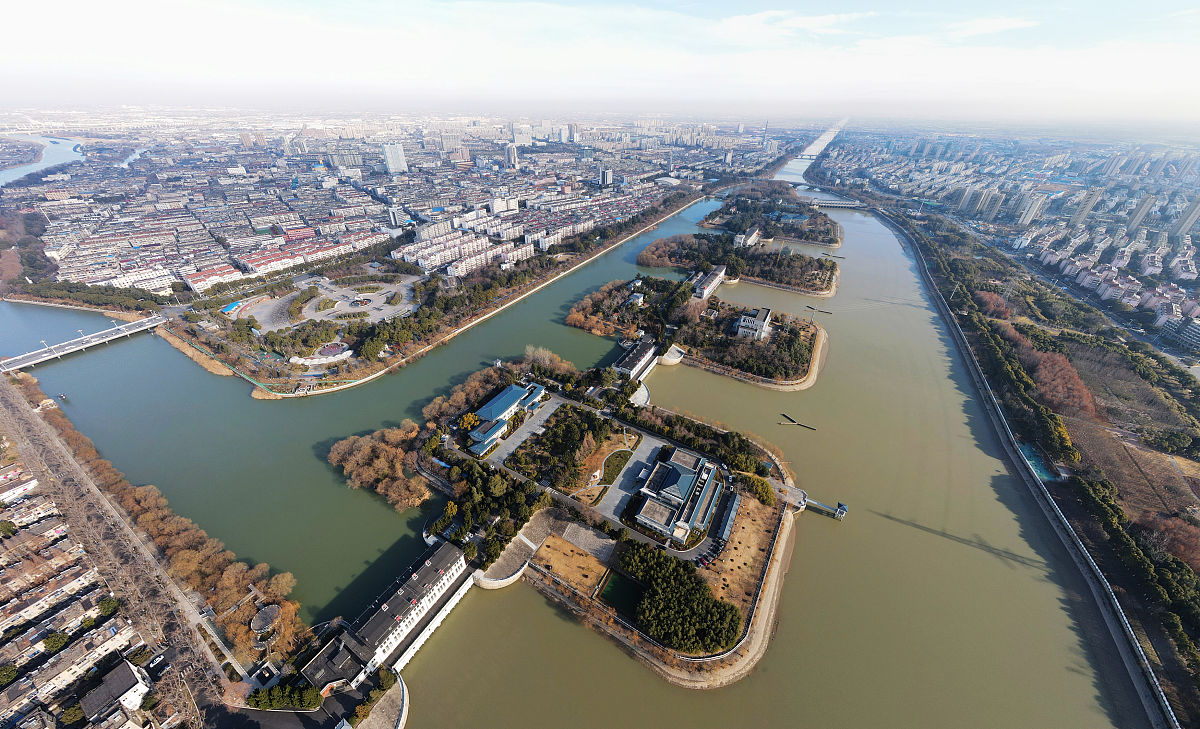 2022年1月14日,江苏扬州,隆冬时节,江都水利枢纽水利风景区色彩斑斓,
