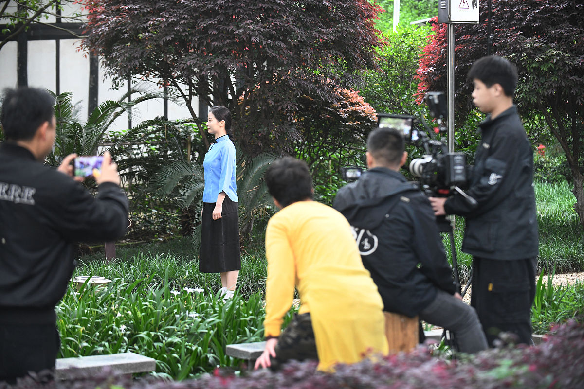 请以参观新民学会旧址的调研实践为基础撰写一篇不少于800字的实践总结成果围绕实践目标、实践