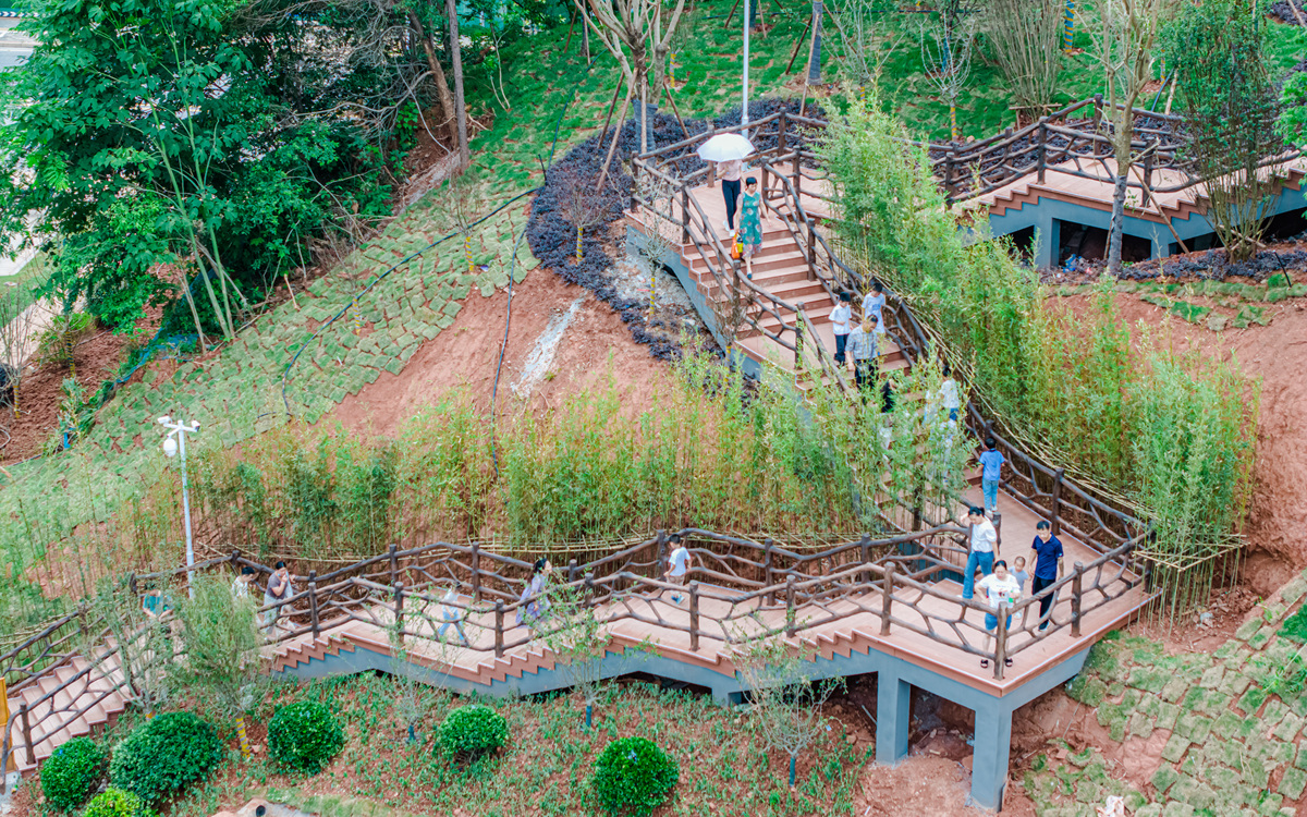 观景台和旅游驿站提升改造设计：打造舒适、安全、互动的旅游体验