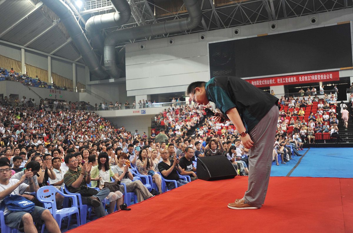 三体人、罗辑树与神秘网络：一个遥远星球的文明兴衰