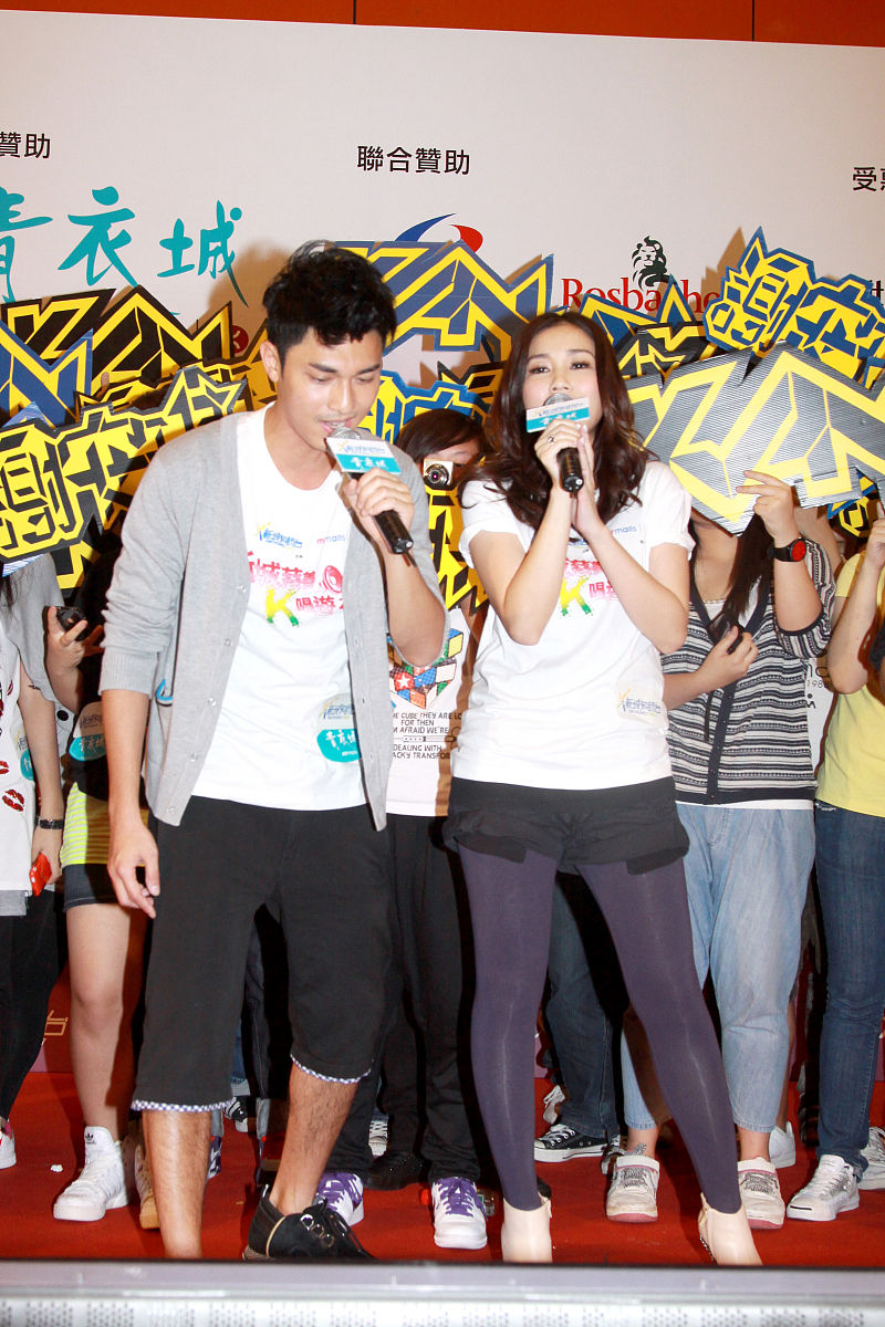 2010年9月26日,香港,明星出席新城慈善k唱游.关楚耀 谢安琪+++_+++新