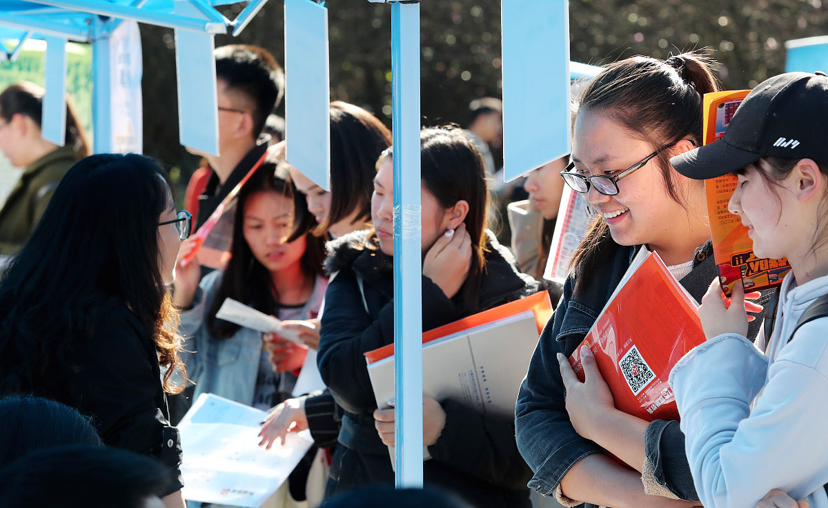 大学生五一假期：旅游、实习、自主创业，他们都在为未来做准备