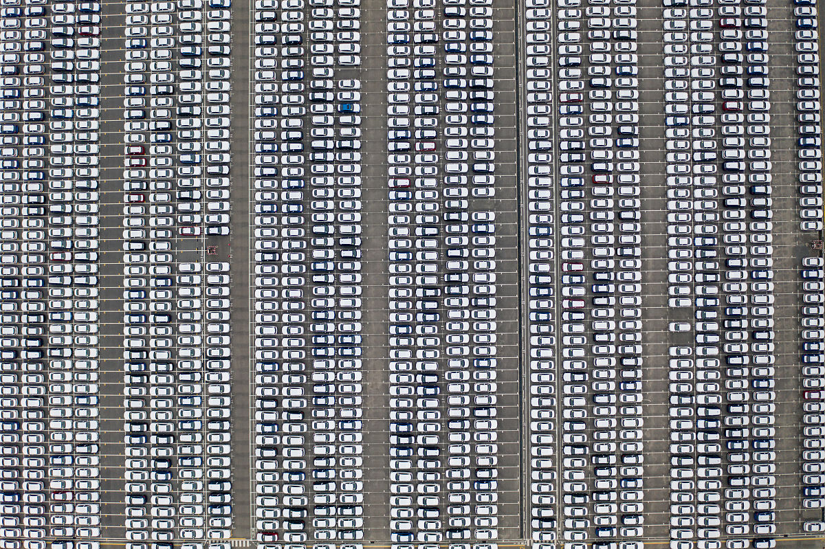 请帮忙随机生成50个男生名字名字长度2个字或者3个字名字里面不含小这个字输出的时候要跨行。