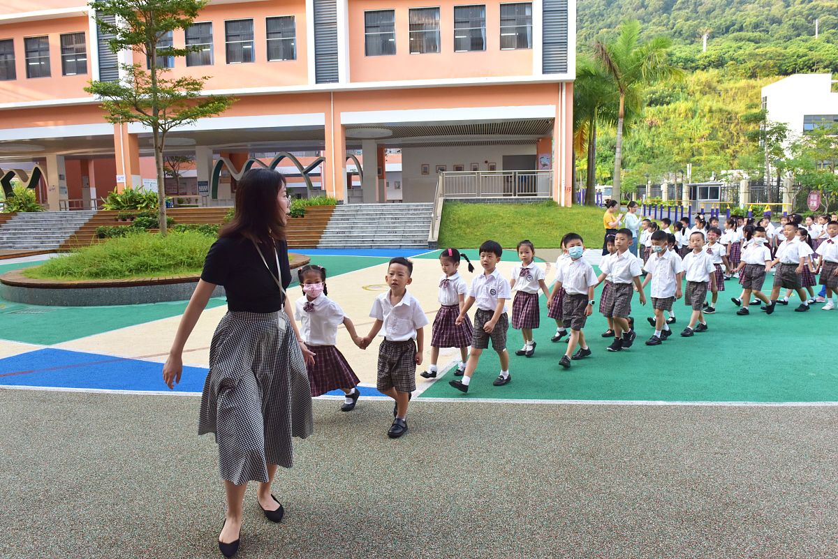 2020年9月1日,人大附中深圳学校九年一贯部举行开学典礼.