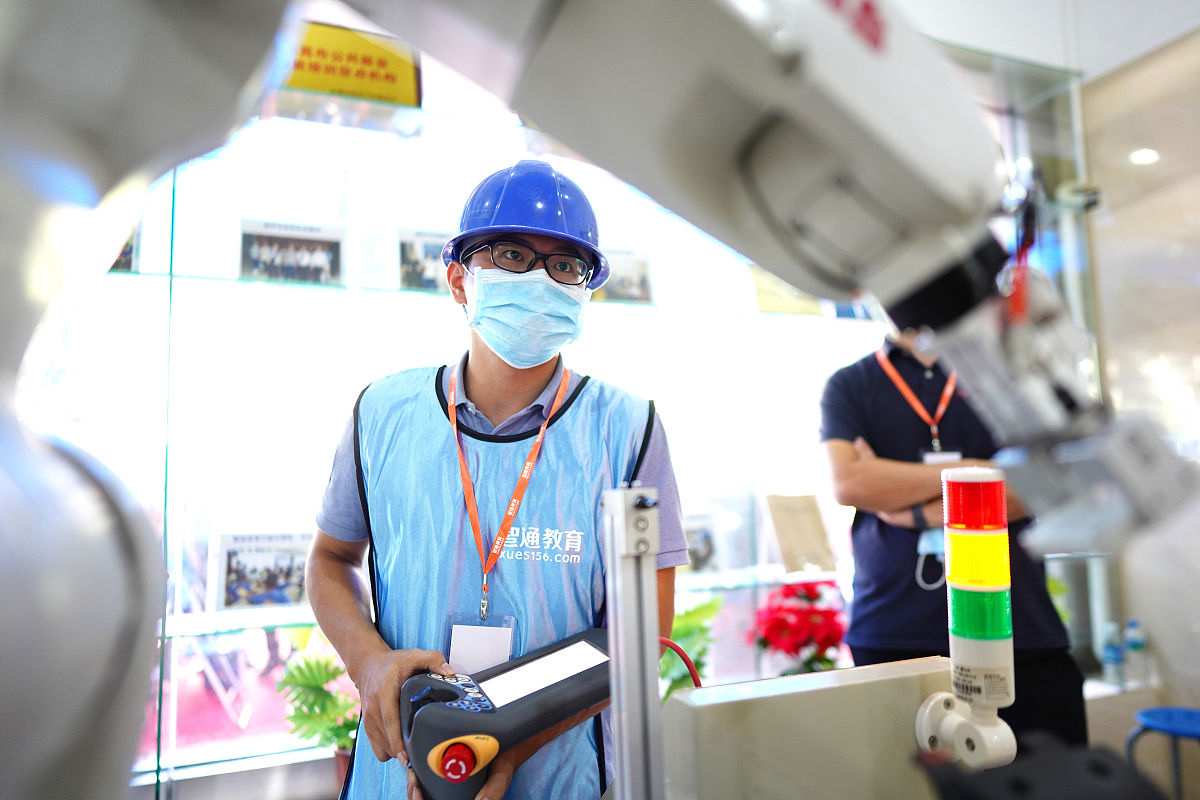 工业机器人专业学什么？课程体系深度解析