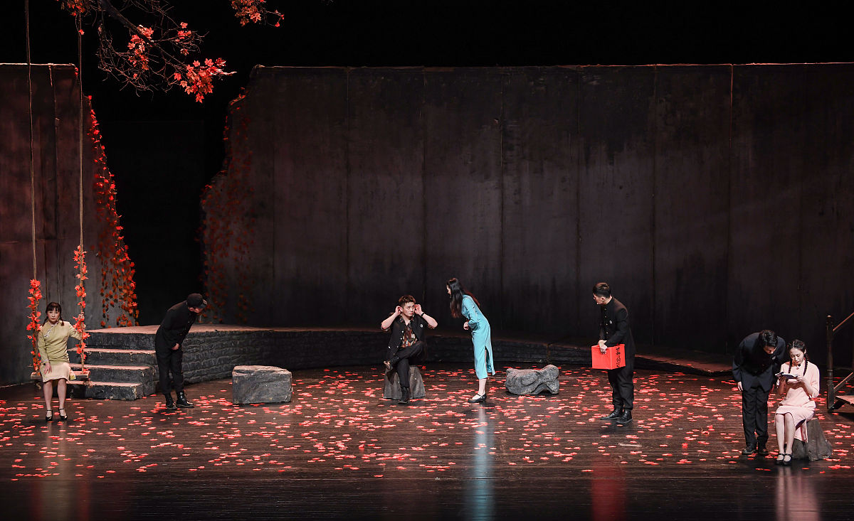 新剧时期话剧发展概述：多元化、突破与创新