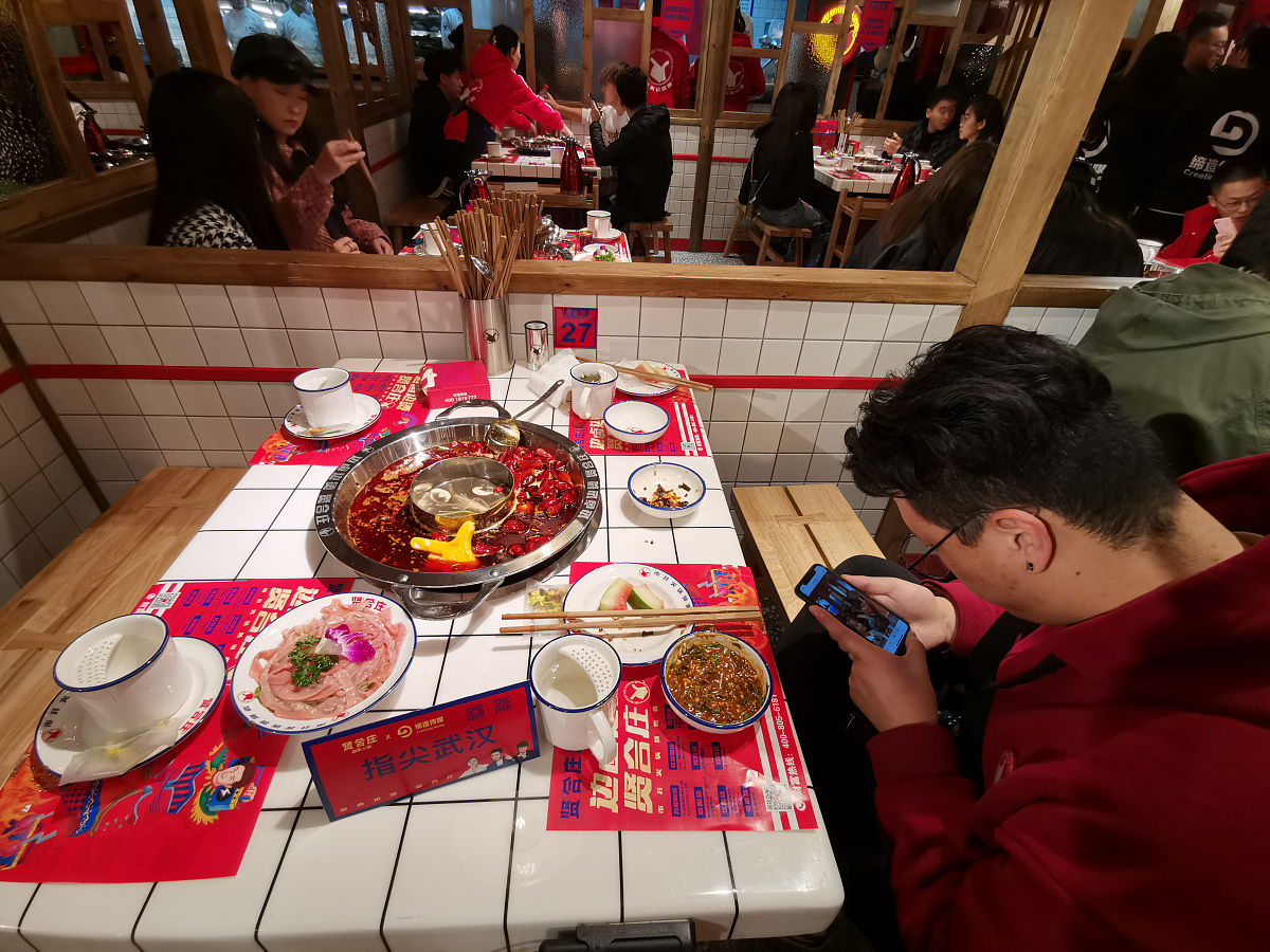 写一篇火锅店探店文案