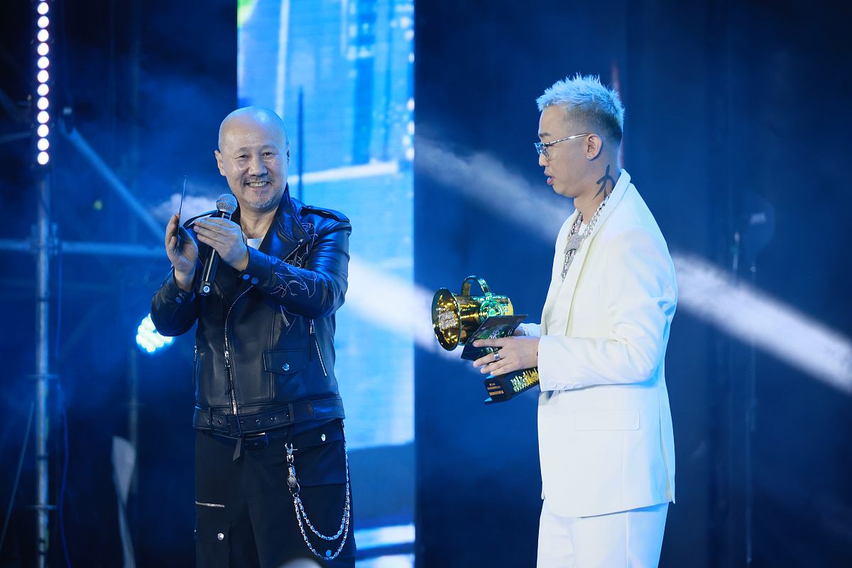 QQ自定义在线状态写什么搞笑