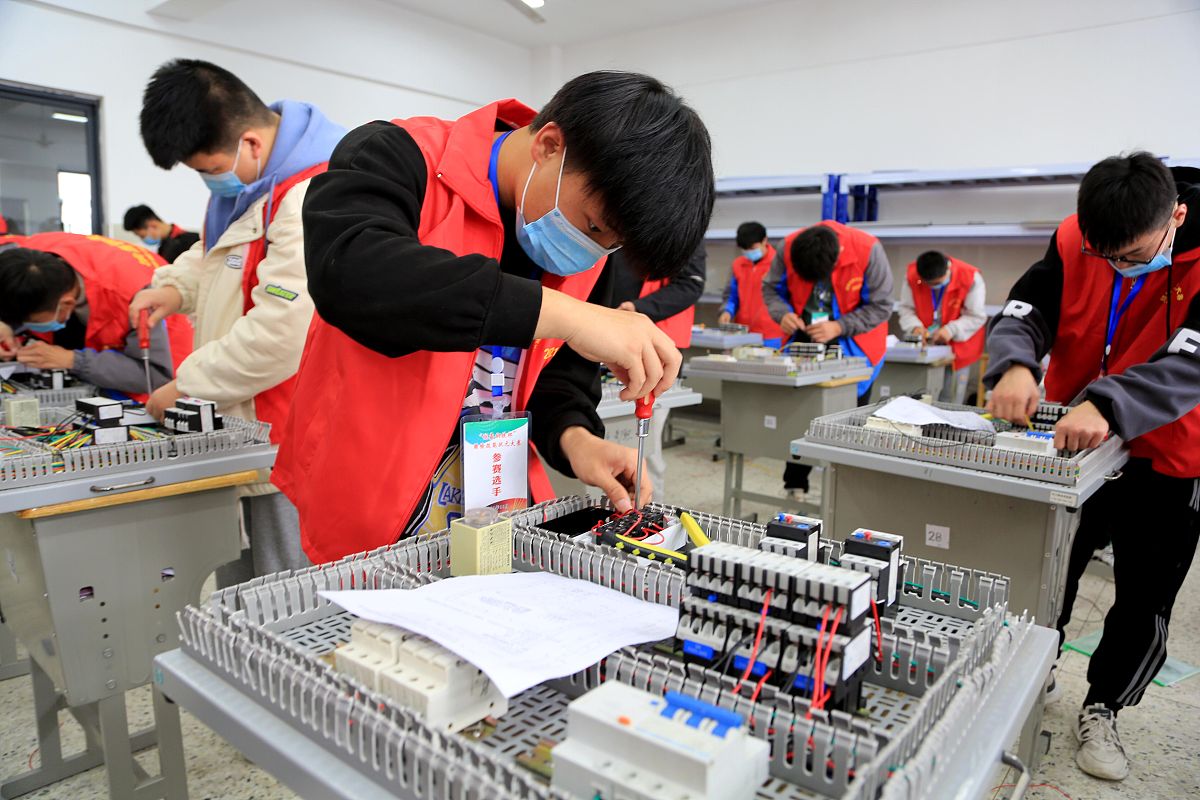 大学教师下电气工程类技术企业锻炼的实践目的、实践内容实践预期成果企业实践的主要成效。以上每处各列写三点。