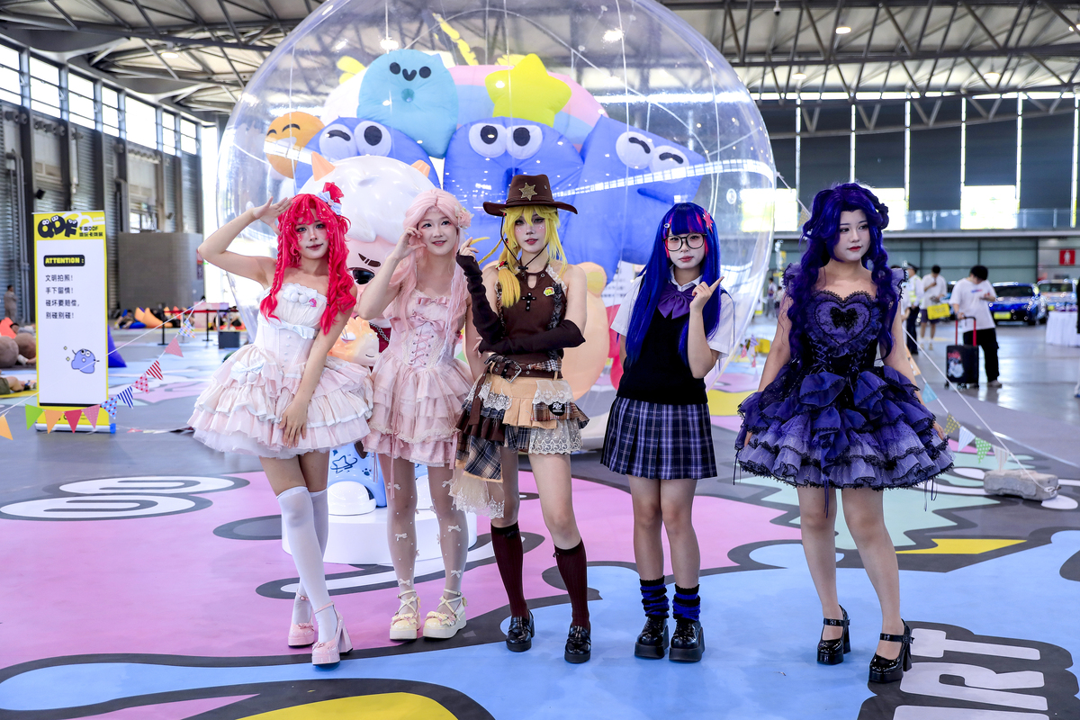 你是一个大学生你的毕业论文题目是以China Joy为例的ACG展会关系营销研究你会怎么写研究的目的和意义