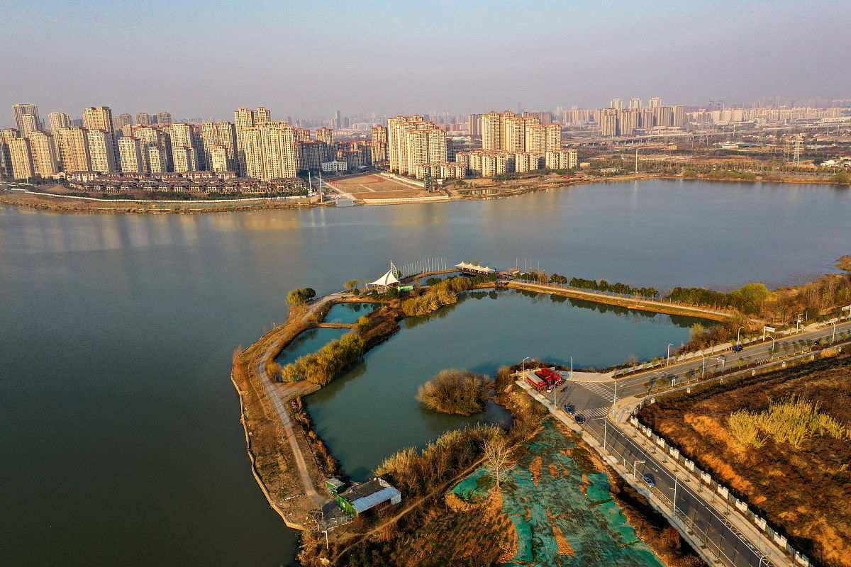 2021年12月30日,湖北武汉,黄家湖湿地公园.