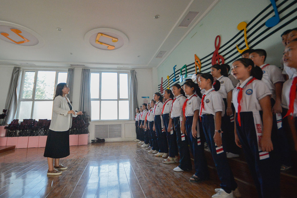 成都市礼仪职业中学校园环境怎么样？一所培养礼仪人才的学校该具备什么？