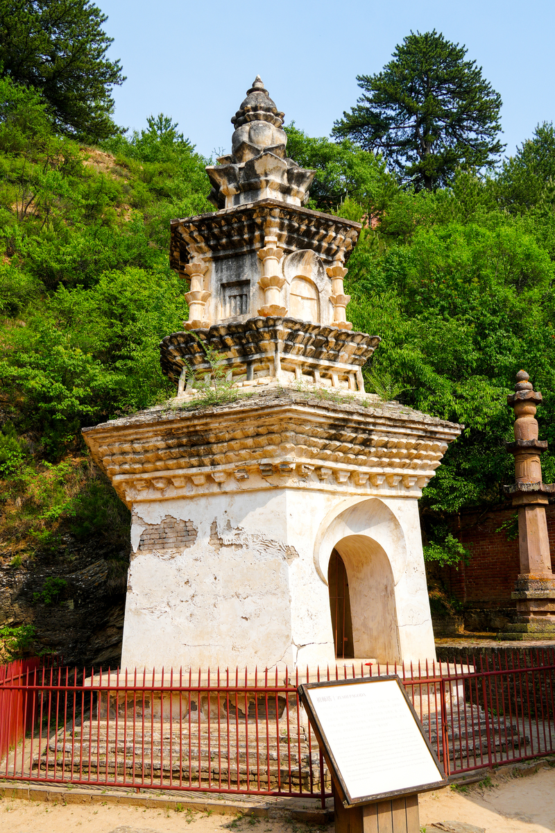 塔院寺：泰山脚下古老佛教寺庙，感受宁静与祥和之美