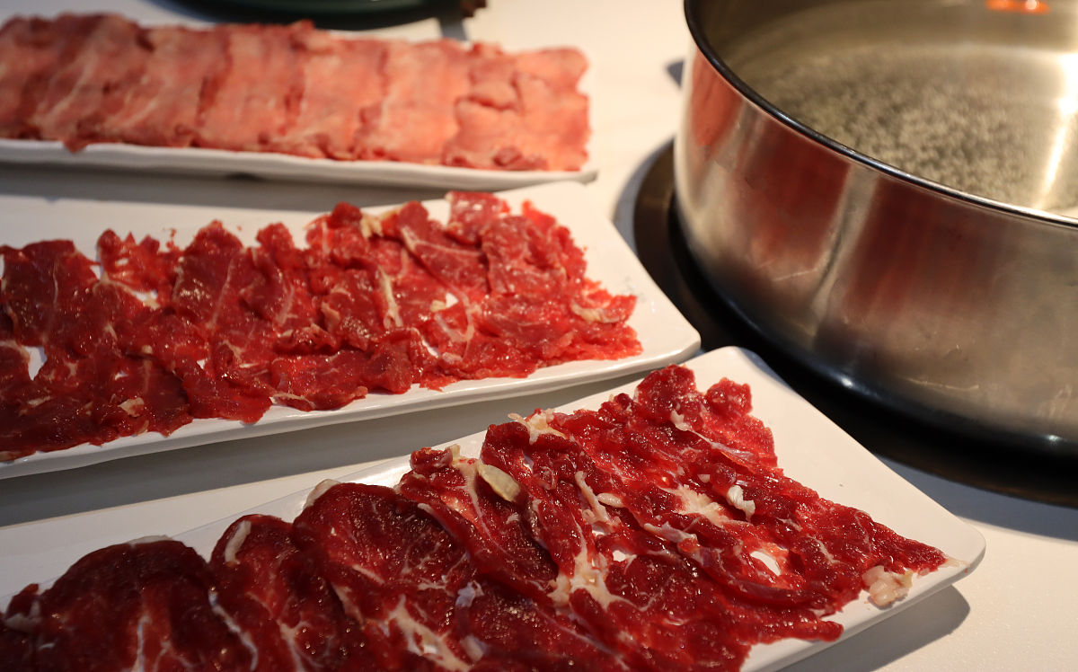 请帮我写1篇650字的博客文章主题是：牛肉火锅的做法