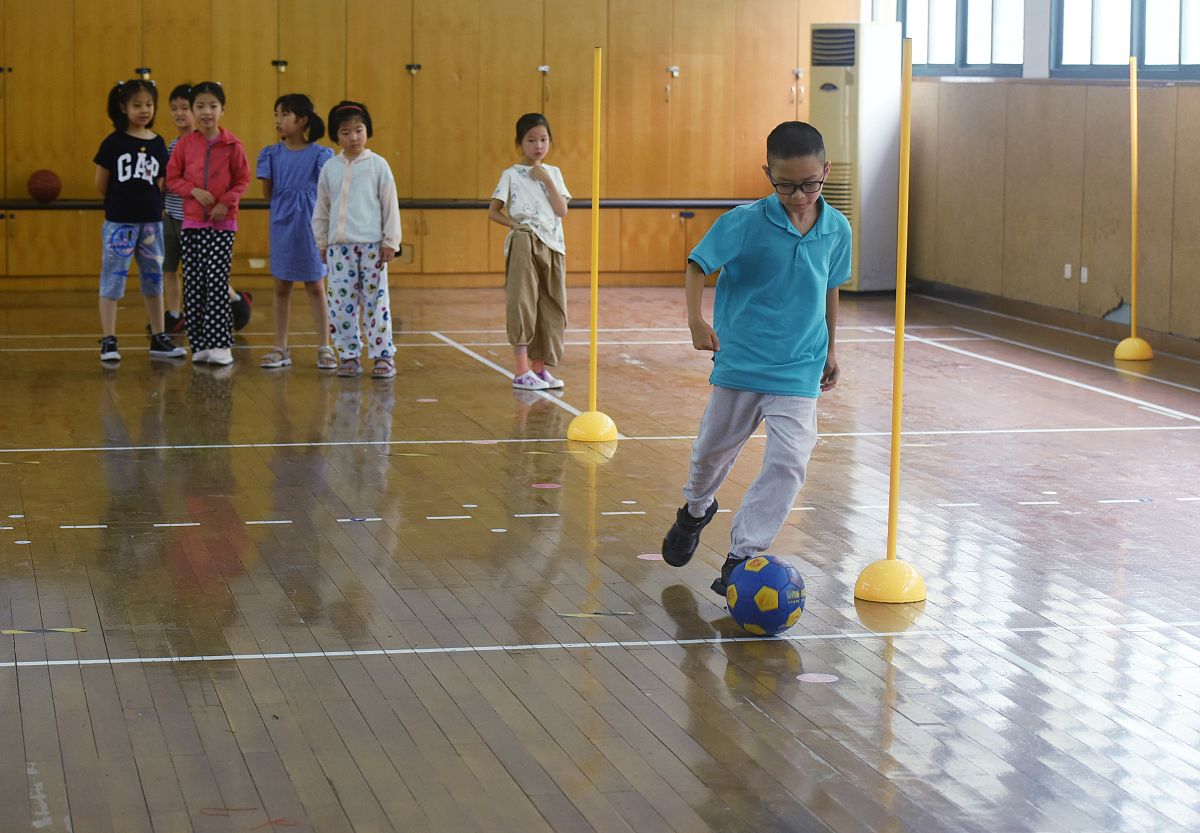 小学生颠气排球学习目标分析：掌握技巧、提升协调能力