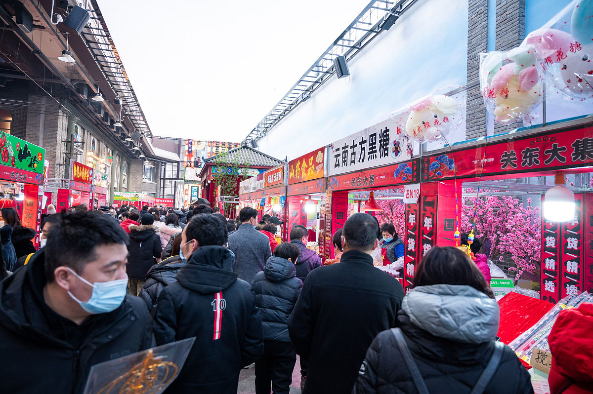 2021年2月18日,沈阳,大年初七,北市场新年庙会人气十足.
