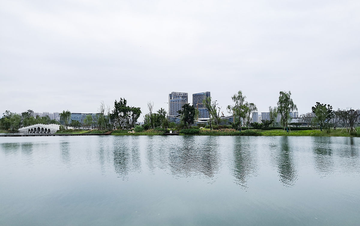 2021年8月10日,成都,东安湖隧道从湖底穿过.(如需下载使用,请务必署名
