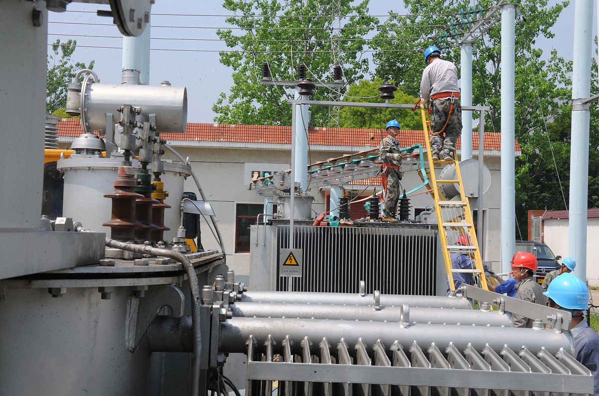 帮我写一段关于高低压配电设备提升改造工程的招标活动的合理化建议字数不少于500字