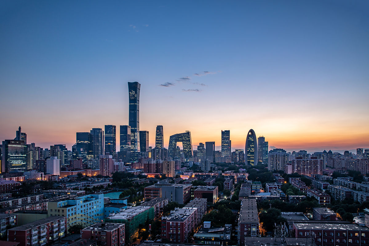 2020年9月15日,北京,难得的好天气,晚霞中的城市很迷人.