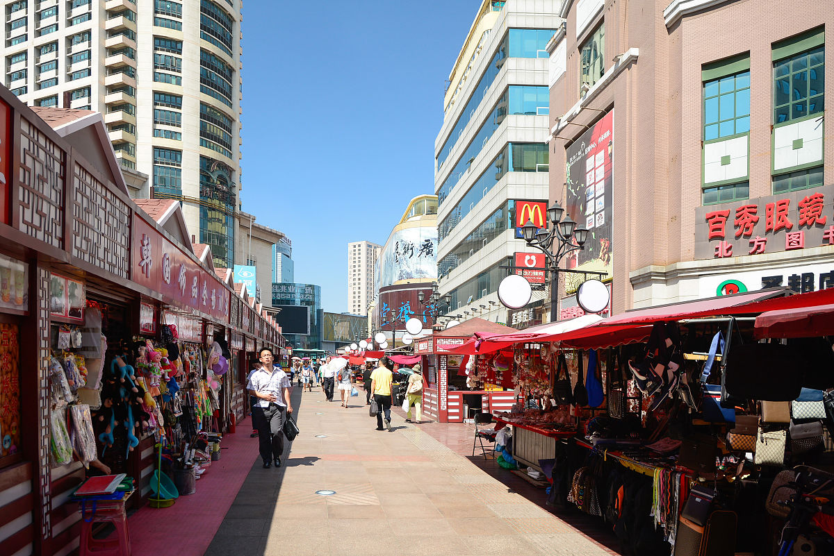 烟台十字街：烟台最繁华的商业街区和旅游景点