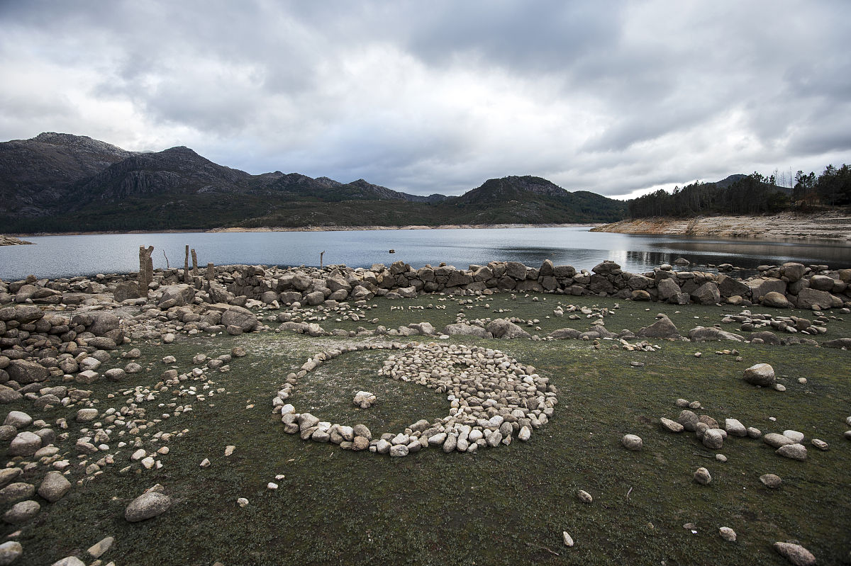 当地时间2017年11月7日,葡萄牙terras de bouro,由于水位的下降,vilar