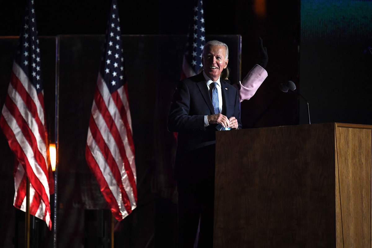 拜登夫妇前往密西西比州 Rolling Fork 支持受灾居民