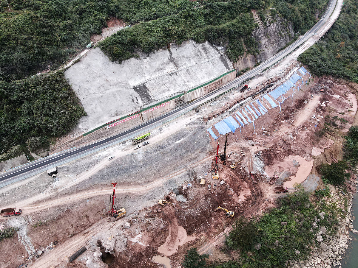 高速公路边坡塌方无人机自动识别技术方案：技术路线、实施方案、技术指标