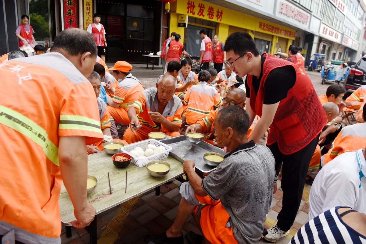 大学生餐饮行业社会实践报告：万家灯火餐饮有限公司实习经历
