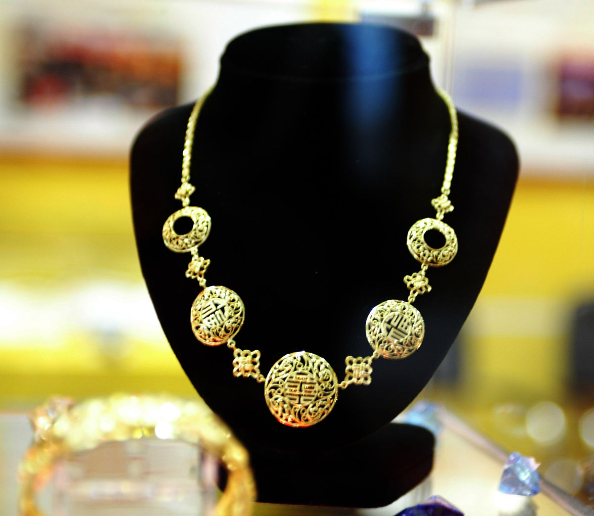 黄金纯度详解：AU9999、24K、18K、14K、10K黄金区别 - 黄金知识科普