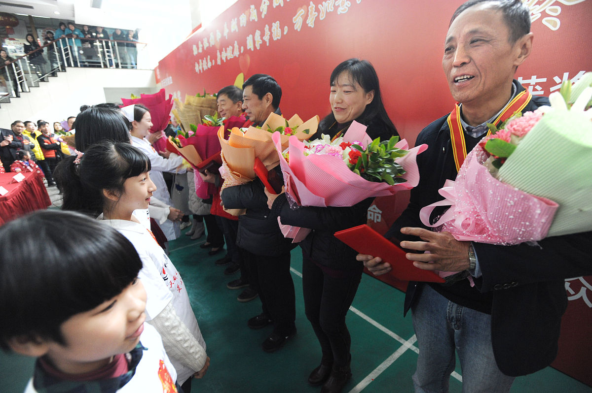 我是一个银行柜员要写一篇关于开门红活动结束总结得与失的演讲稿3分钟左右