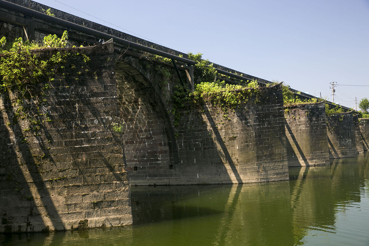 等腰三角形的两个底角什么