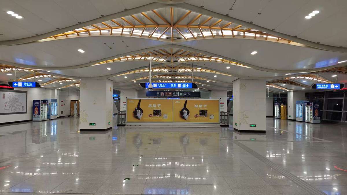 北京西站到汉口在西站南侧还是北侧啊帮我用200字详细描述