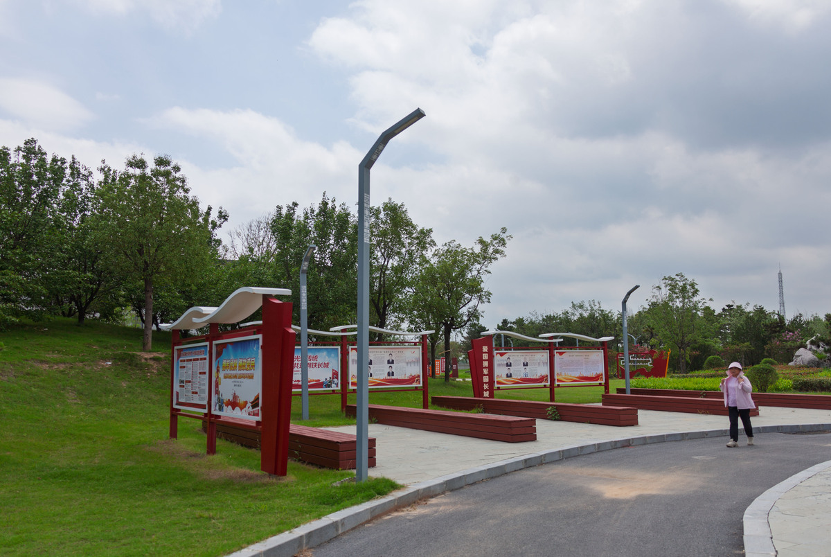 从街道层面 围绕新时代文明实践中的十五分钟生活圈写一篇一千字左右的通讯稿