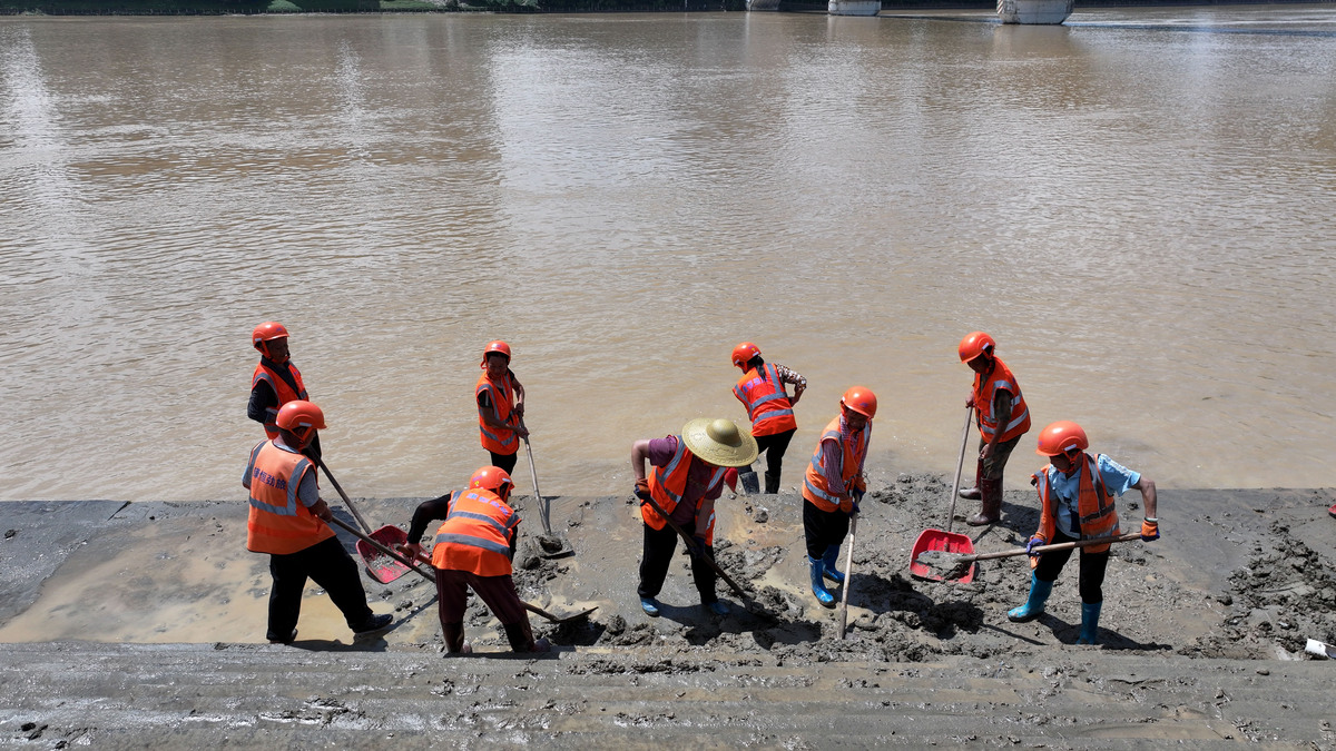 公路养护中的应急保畅与防汛工作：保障道路安全通行的关键