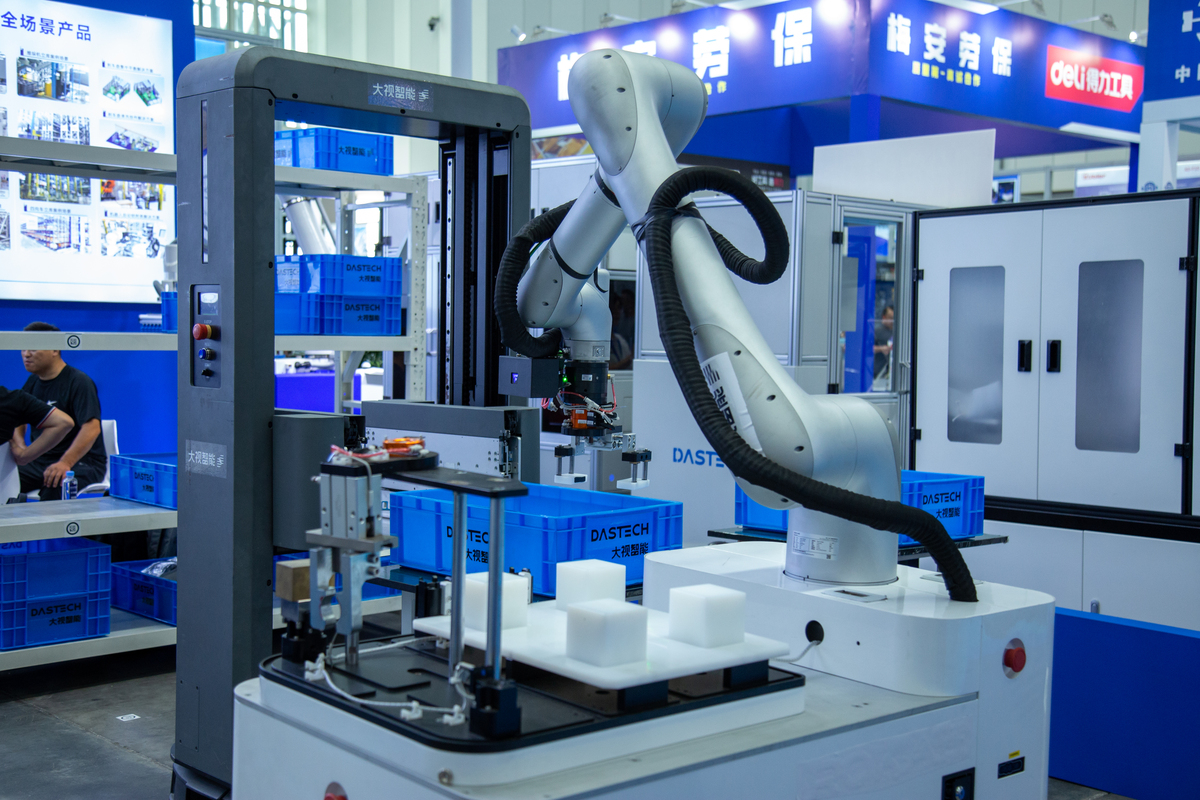 人机协作: 平衡生产效率与灵活性的未来