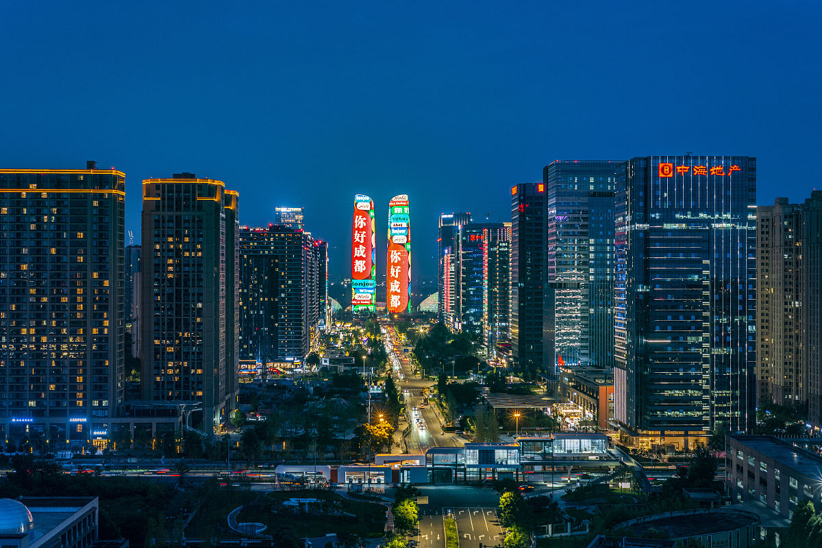 2021年06月25日,成都人气地标,金融城双子塔亮灯夜景.