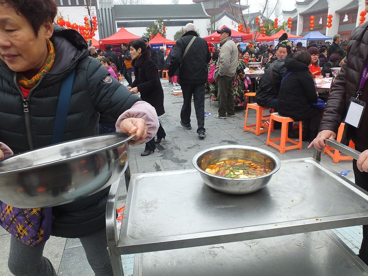 乡村旅游发展现状、优势、挑战及发展策略研究