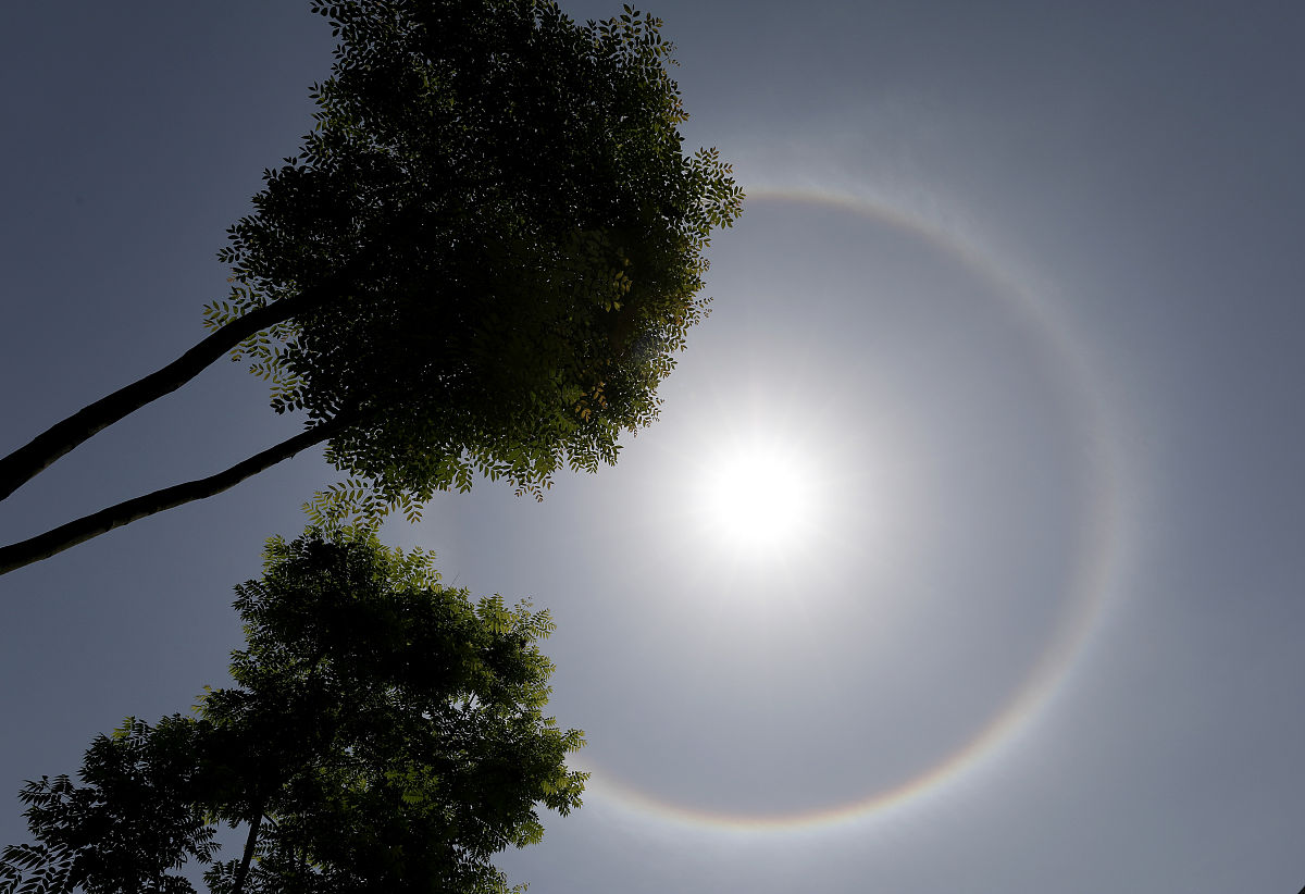 2021年4月30日,湖南衡阳,当日现日晕景观.